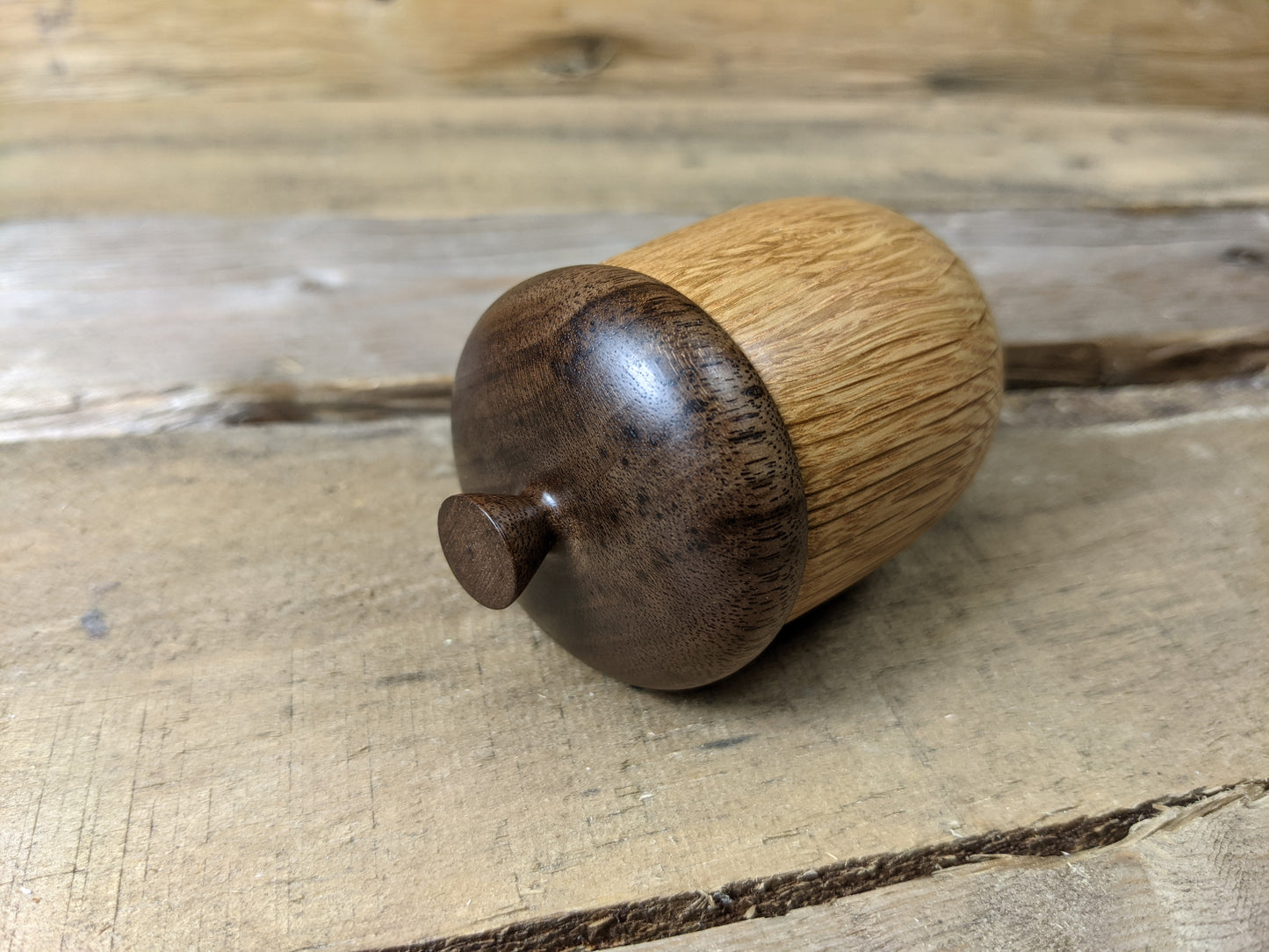 Small lidded acorn box