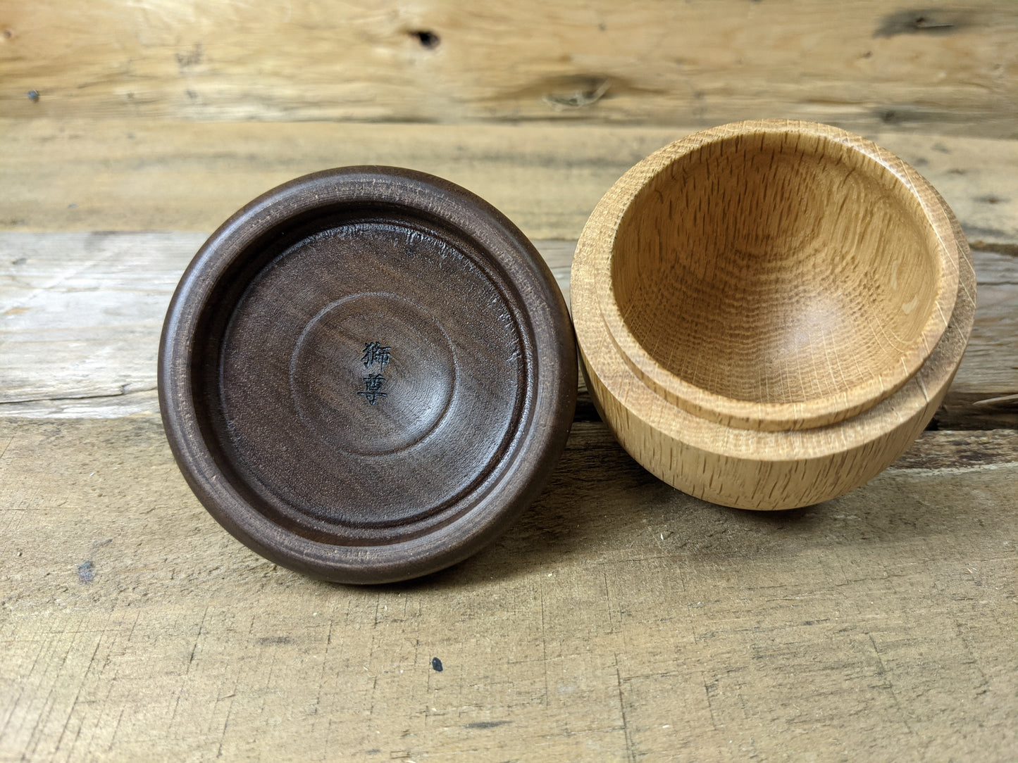 Chubby lidded acorn box