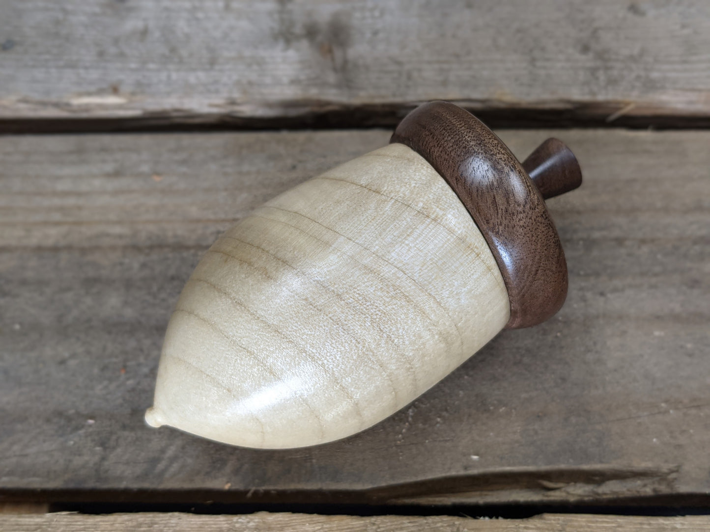 Small lidded acorn box