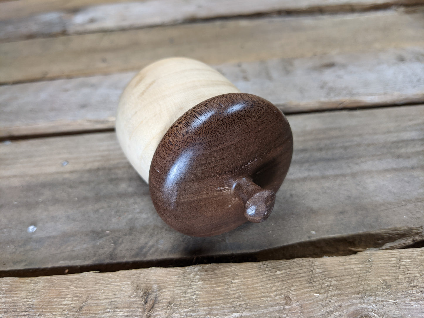 Lidded acorn box