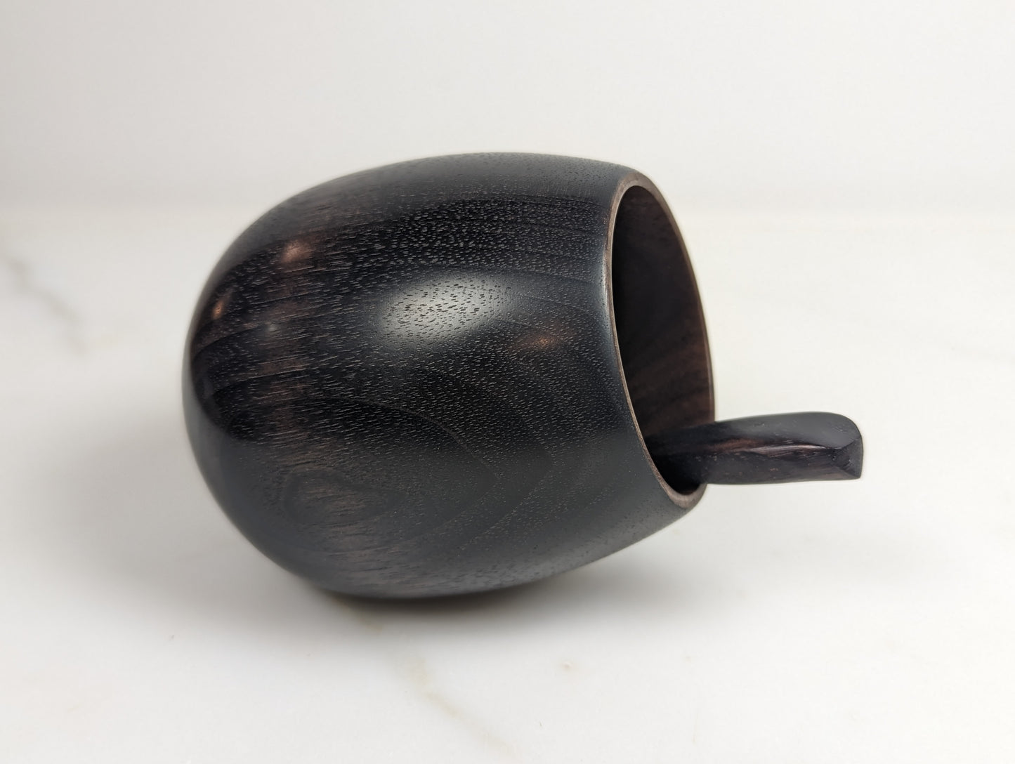 Slanted salt pot