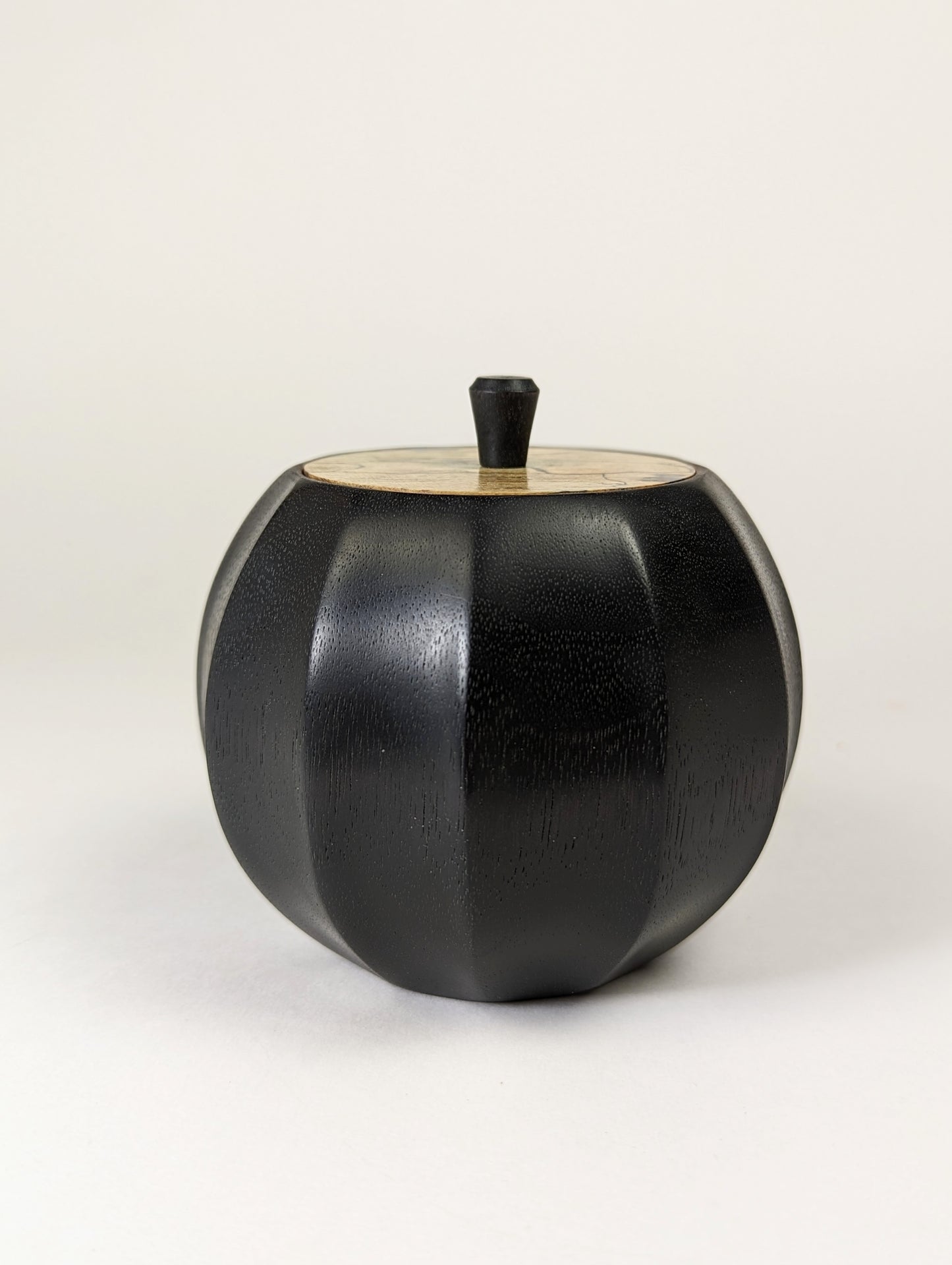 Fluted pumpkin pot