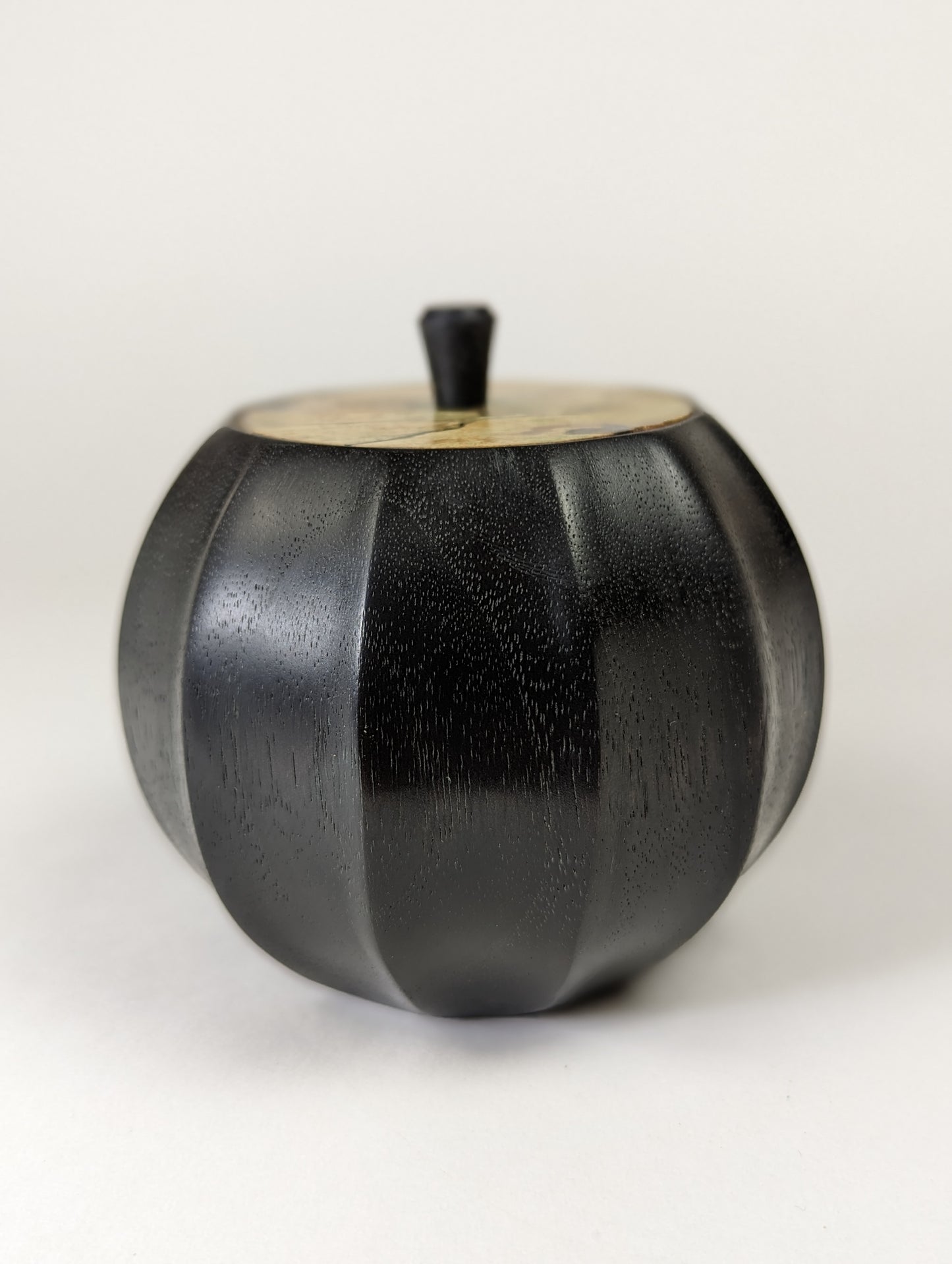 Fluted pumpkin pot