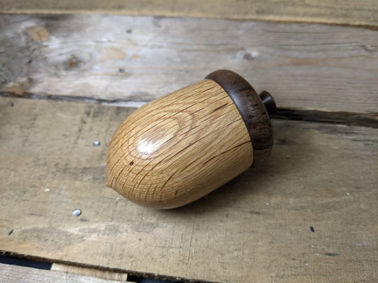 Small lidded acorn box