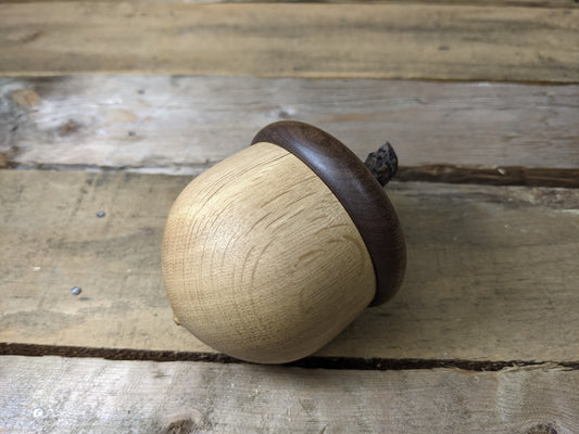 Chubby lidded acorn box