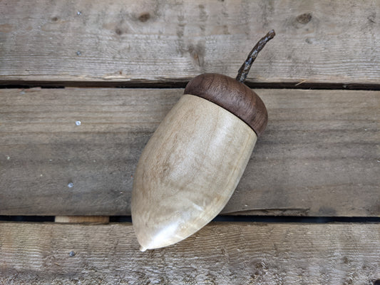 Lidded acorn box