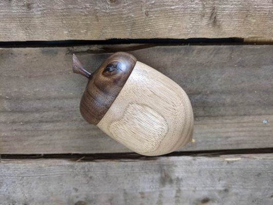 Lidded acorn box