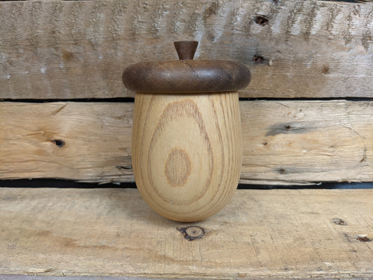 Lidded acorn pot 1