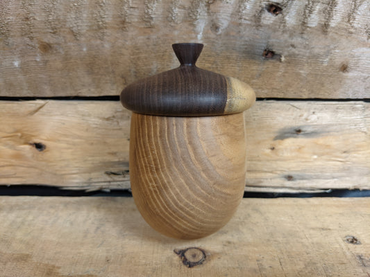 Lidded acorn pot 4