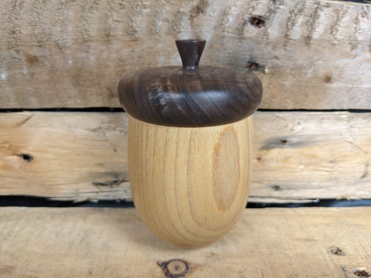 Lidded acorn pot 8