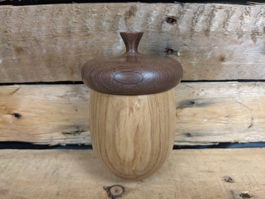 Lidded acorn pot 10