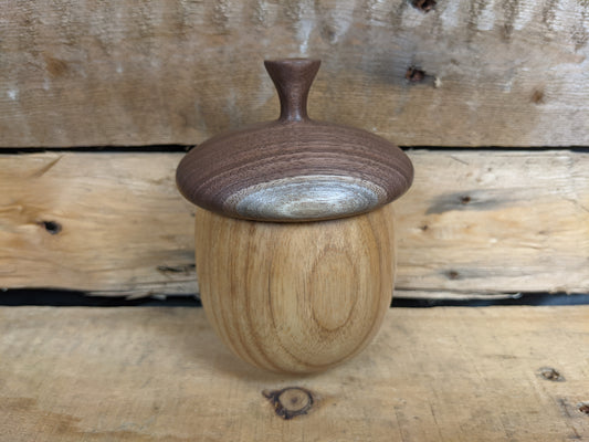 Lidded acorn pot 11