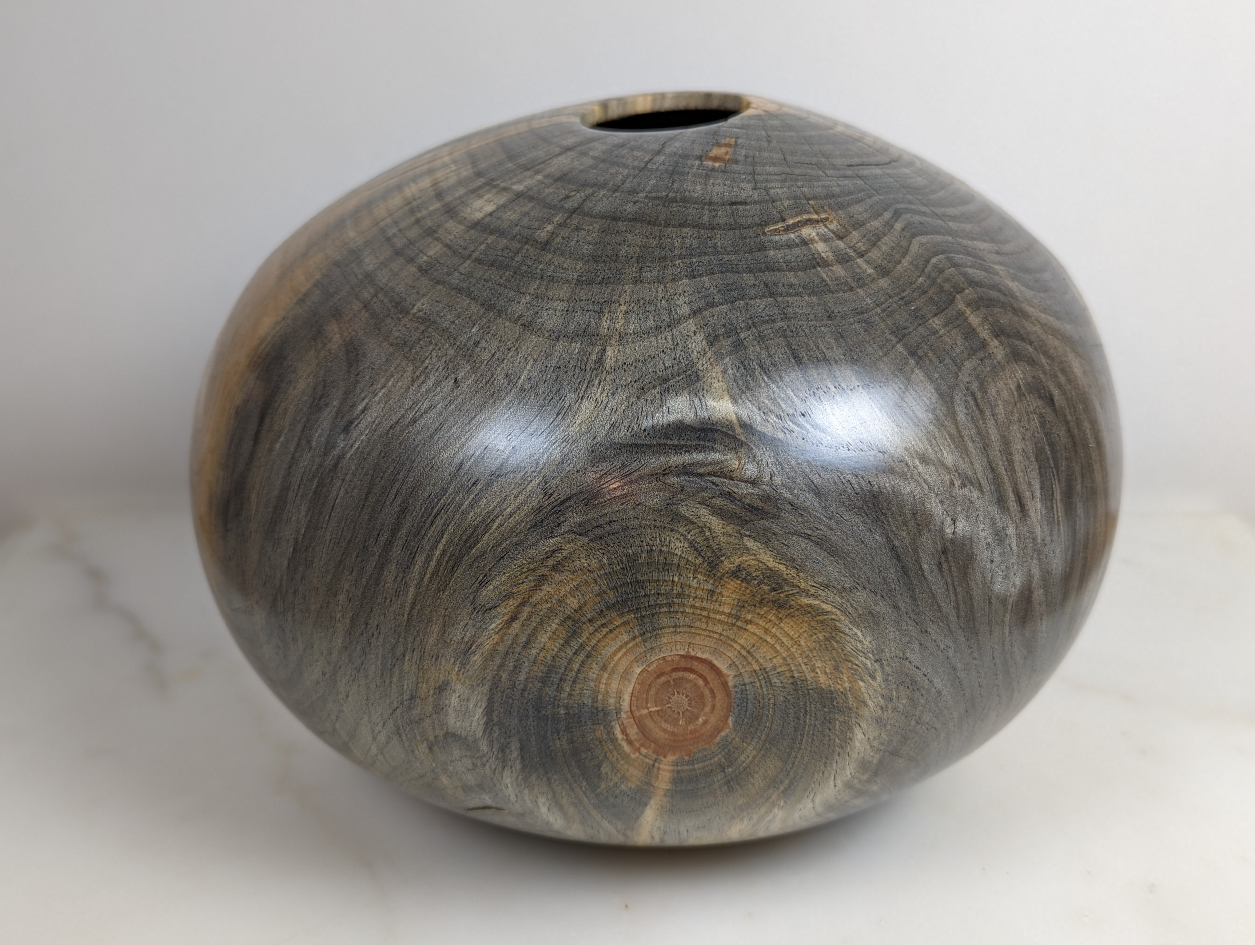 Vibrant pine hollow form
