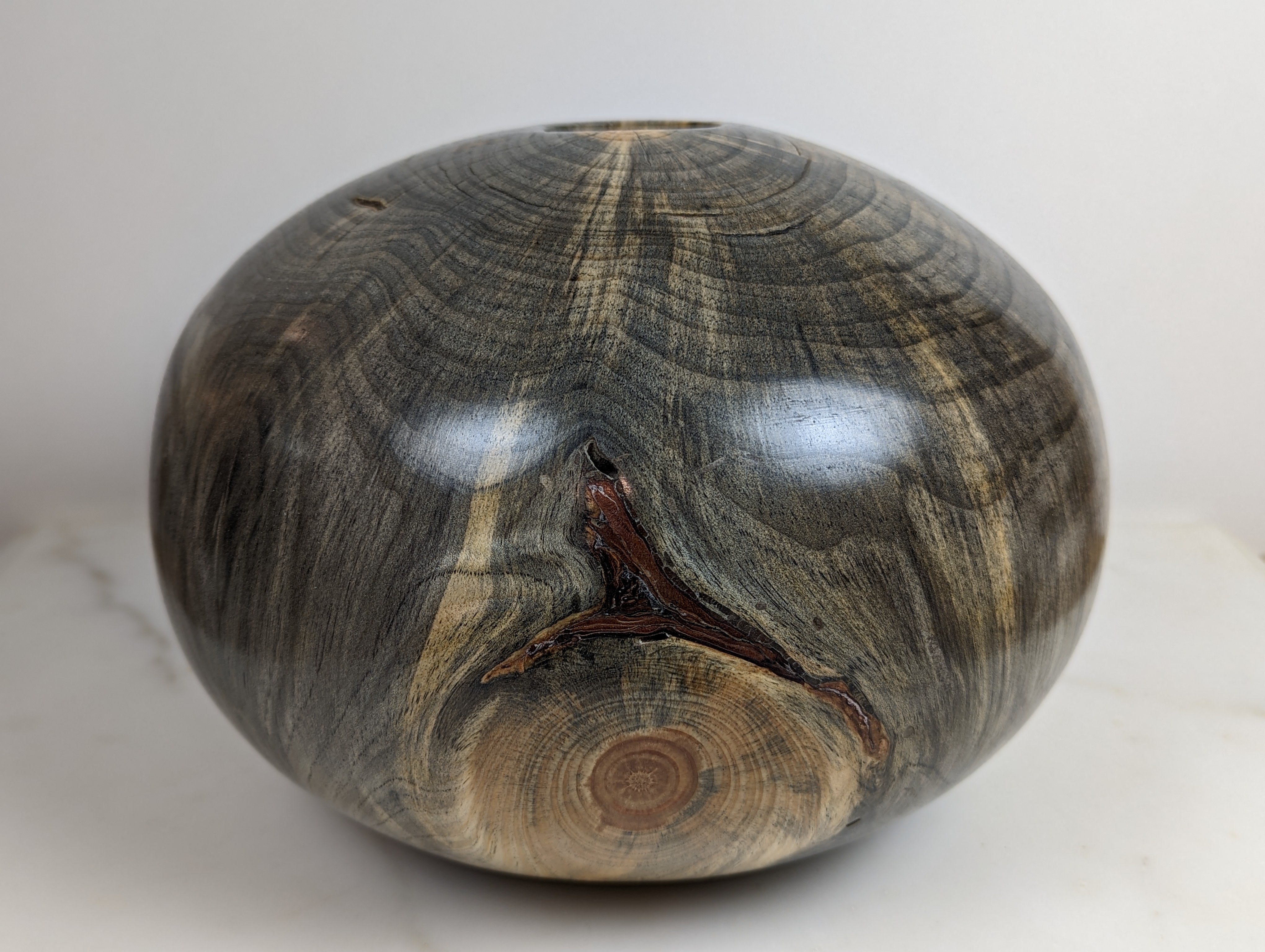 Vibrant pine hollow form